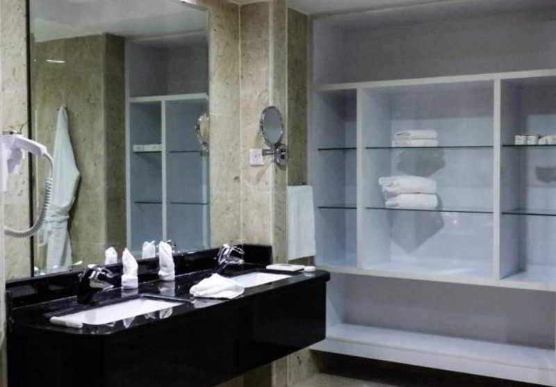 Days Inn Hotel & Suites Amman Extérieur photo