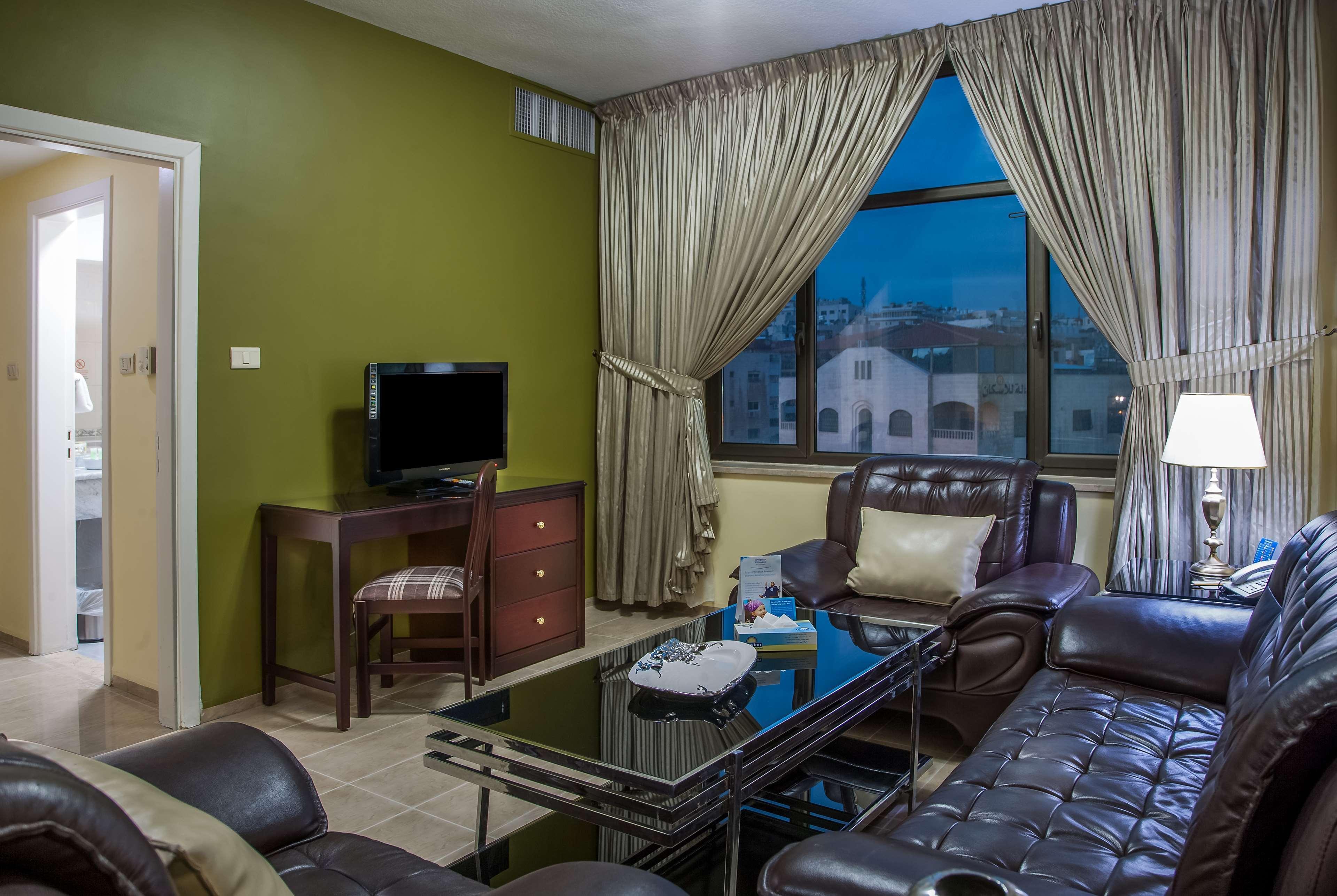 Days Inn Hotel & Suites Amman Extérieur photo