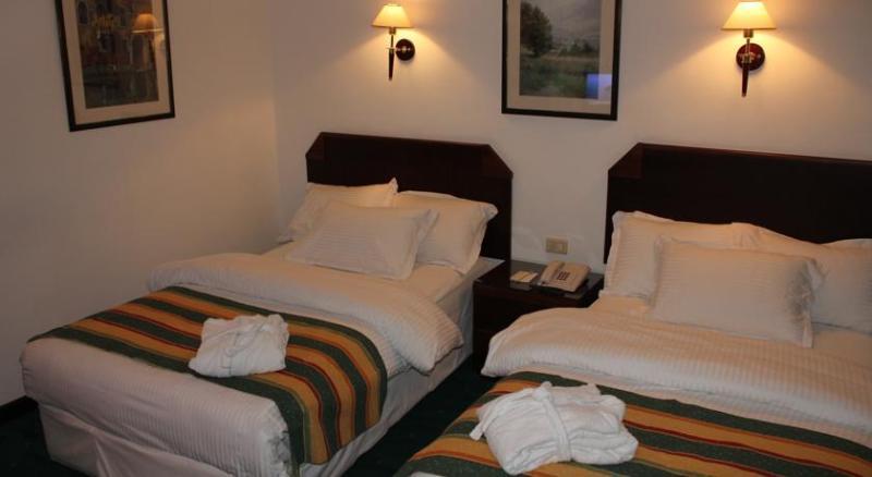 Days Inn Hotel & Suites Amman Extérieur photo